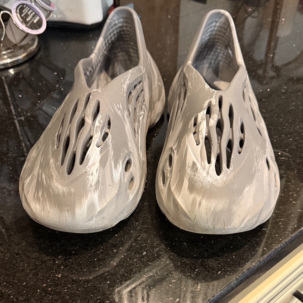 Adidas YEEZY Slip-On Foam Shoes granite RNR